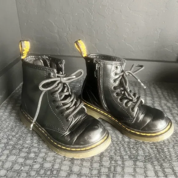 Dr Martens kids boots Size: 12 US Color :Black