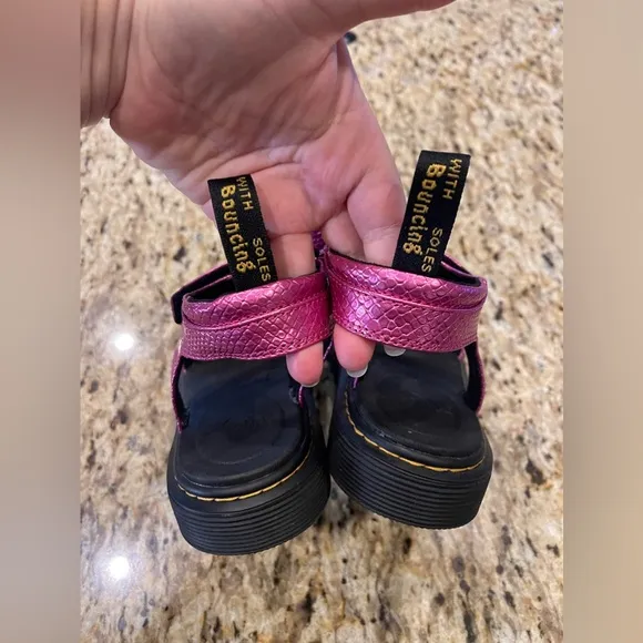 Dr Martens Klaire J Slingback Sandals Girls Size 6 youth Pink Reptile Emboss NEW