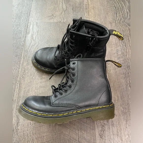 DR. MARTENS Leather Girls Boots