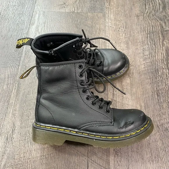 DR. MARTENS Leather Girls Boots