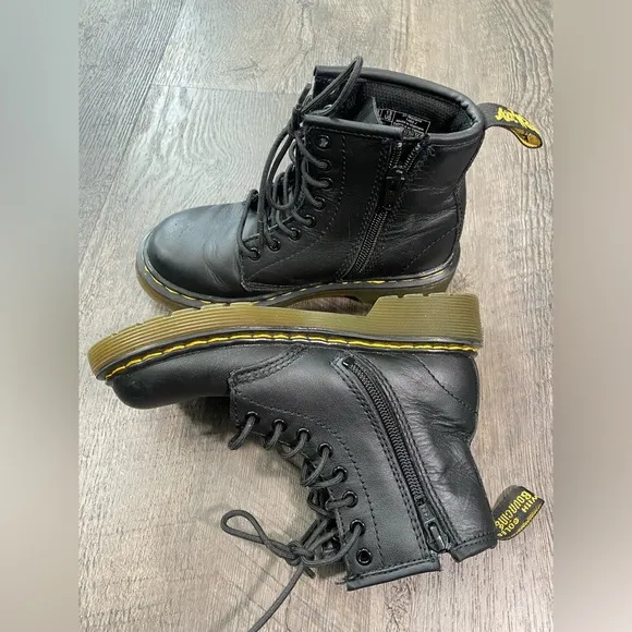 DR. MARTENS Leather Girls Boots