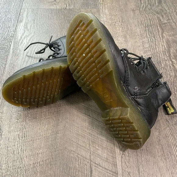 DR. MARTENS Leather Girls Boots
