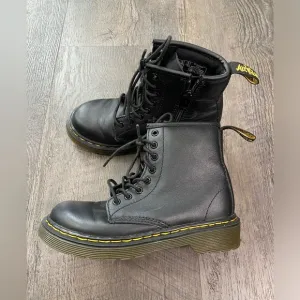 DR. MARTENS Leather Girls Boots