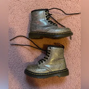 Dr. Martens toddler 8 glitter sparkle boots with zipper