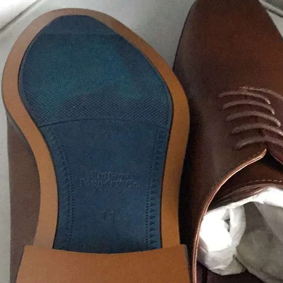 DRESS-UP SHOES FOR MEN.