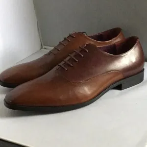 DRESS-UP SHOES FOR MEN.