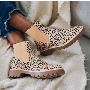 DV by Dolce Vita Pepper 9.5 Leopard Cheetah animal print Chelsea boot
