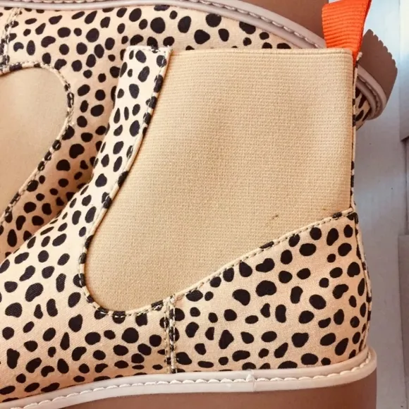 DV by Dolce Vita Pepper 9.5 Leopard Cheetah animal print Chelsea boot