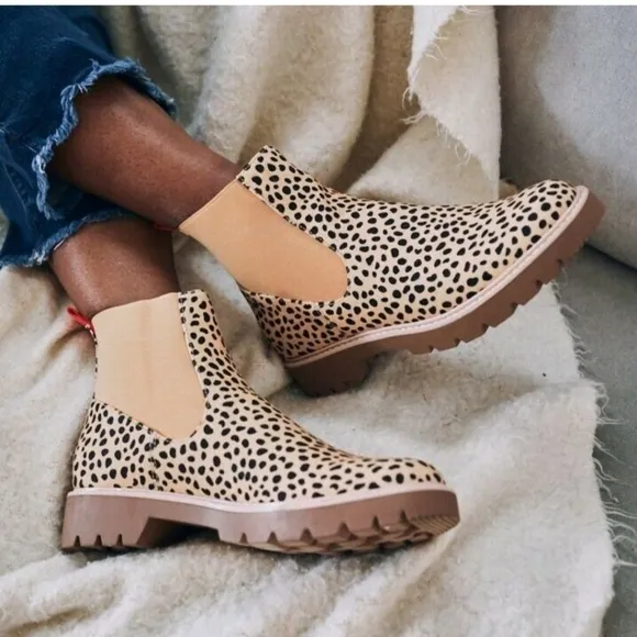 DV by Dolce Vita Pepper 9.5 Leopard Cheetah animal print Chelsea boot