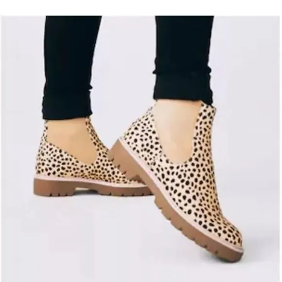 DV by Dolce Vita Pepper 9.5 Leopard Cheetah animal print Chelsea boot