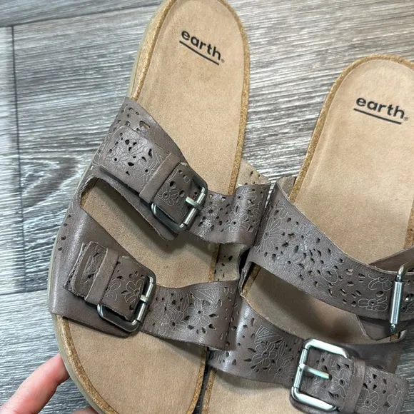 Earth tan leather slides woman’s size 10 wide (b28)