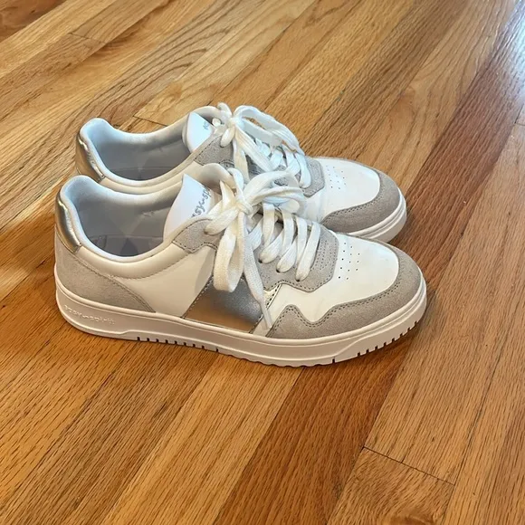 Easy Spirit like new sneakers! Size 7.5. Just adorable!