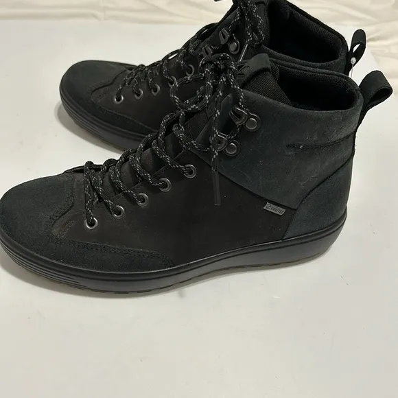 ECCO. GORE-TEX BOOTS   For MEN SIZE  5.5