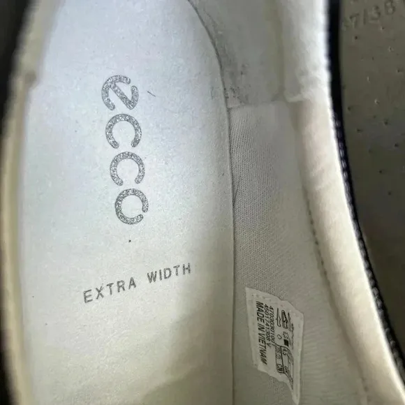 ECCO Soft 7 Womens Size 37 (US 6-6.5) Black Patent Leather Casual Sneakers Shoes
