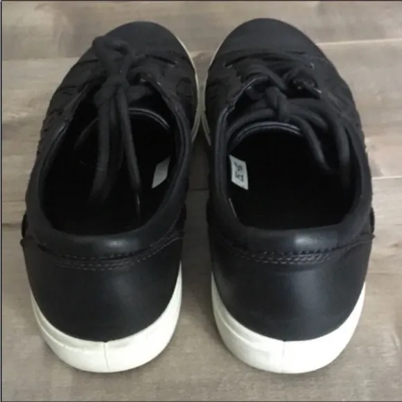 Ecco Soft Woven Black Leather Tie Sneaker