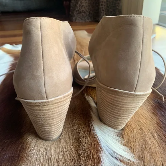 EILEEN FISHER block heels size 8 suede leather sandal heel shoes footwear