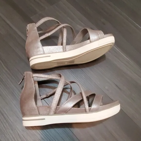 Eileen Fisher Skip MicaMetallic Wedge Sport