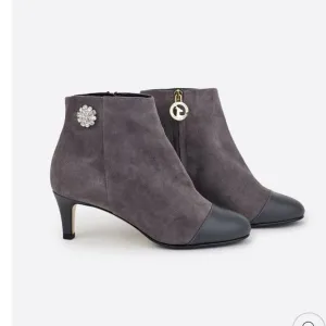 Elegant Gray Ankle Boots