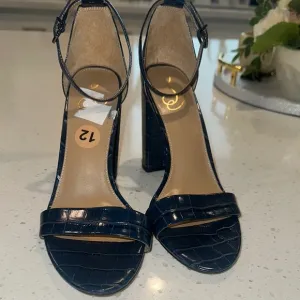 Elegant Navy Blue Croc-Embossed Heels