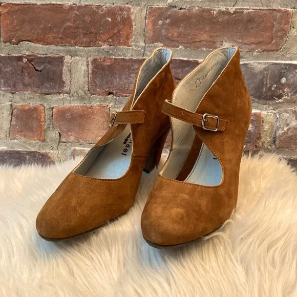 Eric Michael Suede Heels/Booties, Size 5.5