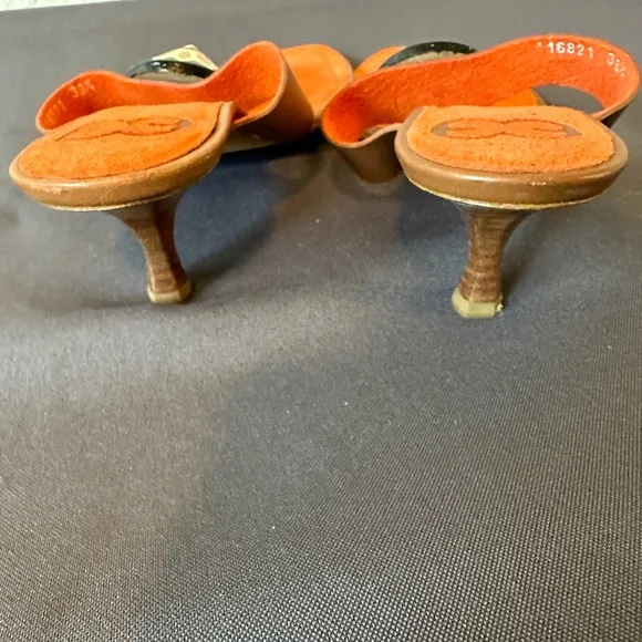 Escada kitten heel thong sandals