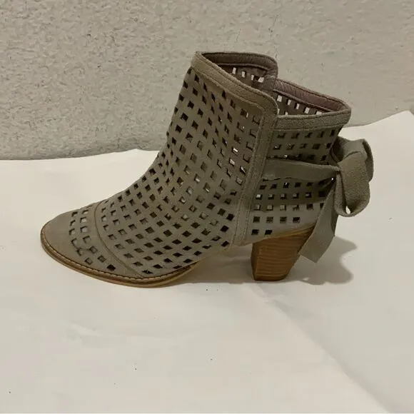 EUC Anthropologie Gray Faryl Robin Bow Tied Cut out Botties Boots 7 shoes heels