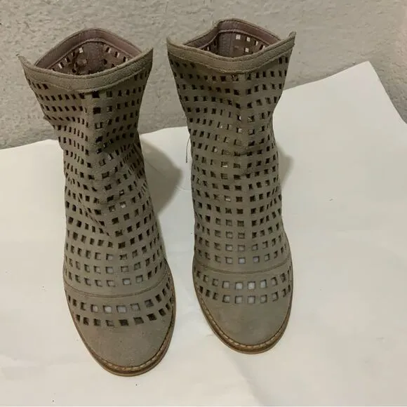 EUC Anthropologie Gray Faryl Robin Bow Tied Cut out Botties Boots 7 shoes heels