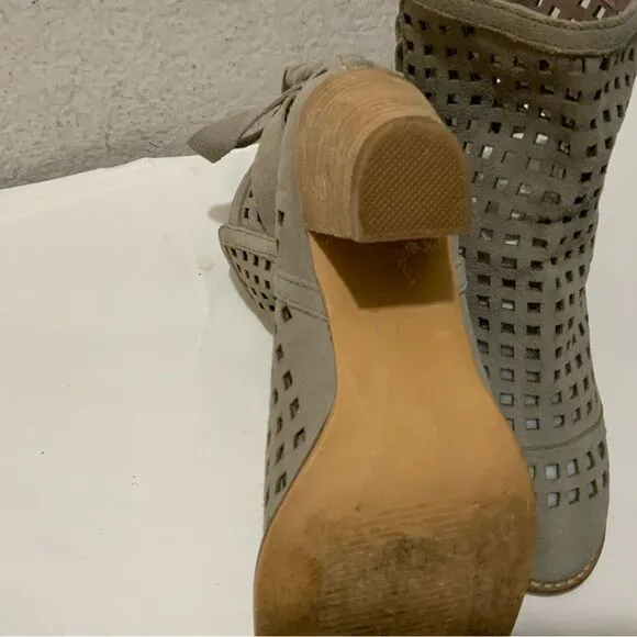 EUC Anthropologie Gray Faryl Robin Bow Tied Cut out Botties Boots 7 shoes heels