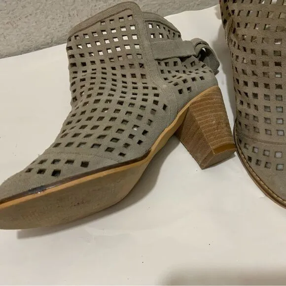 EUC Anthropologie Gray Faryl Robin Bow Tied Cut out Botties Boots 7 shoes heels