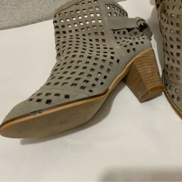 EUC Anthropologie Gray Faryl Robin Bow Tied Cut out Botties Boots 7 shoes heels
