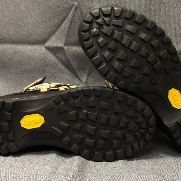 EUC Coach Brown Shannon Signature Monogram Vibram Sole Women's Boots- Size 7