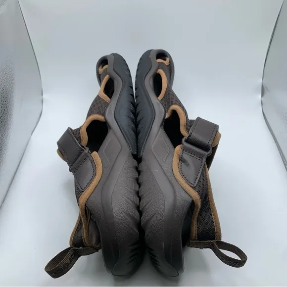 EUC CROCS Men's Swiftwater Mesh Deck Sandals size 12 brown sandals