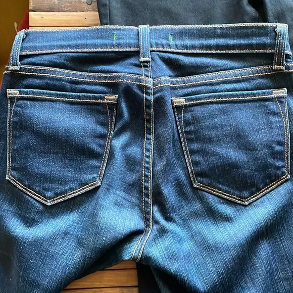 EUC J BRAND sz26 cropped “the skinny” Jeans in “”ink” excellent condition!