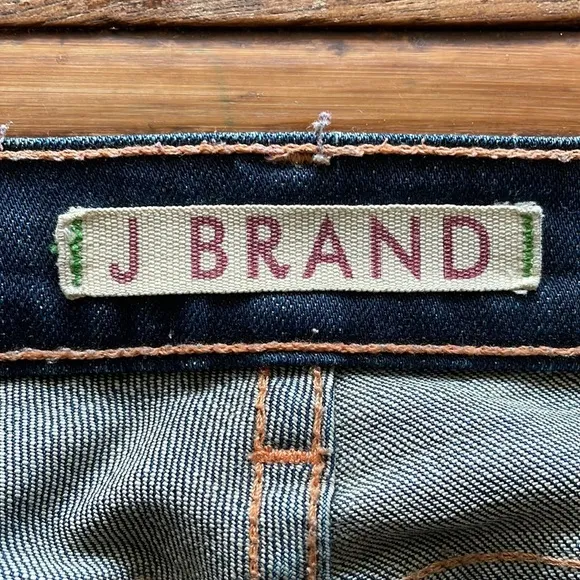 EUC J BRAND sz26 cropped “the skinny” Jeans in “”ink” excellent condition!