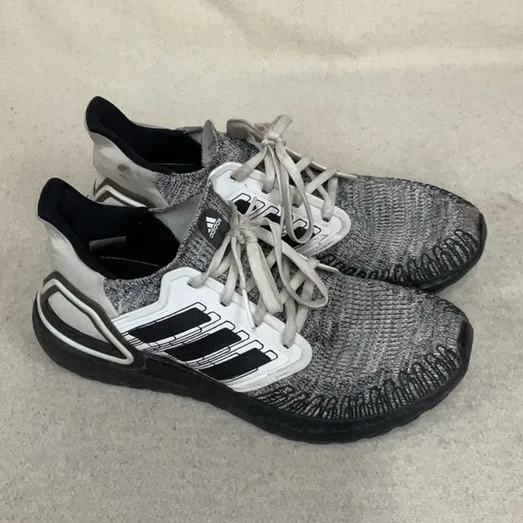 EUC Mens Adidas ultra boost 20 Oreo sneakers
