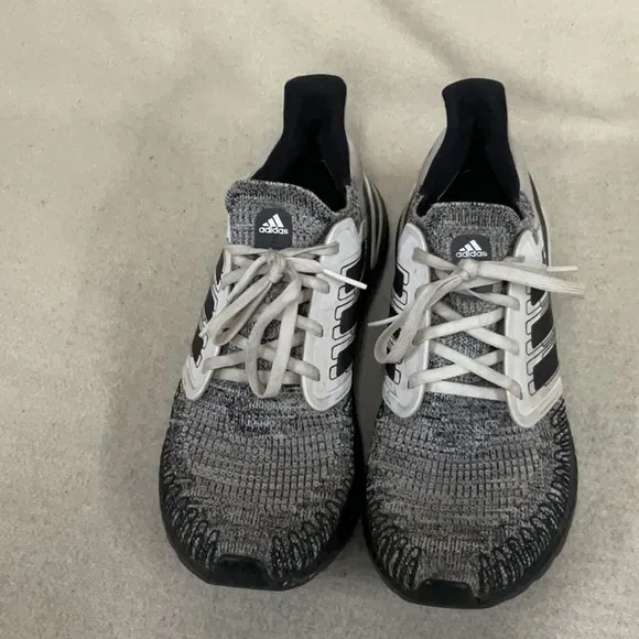 EUC Mens Adidas ultra boost 20 Oreo sneakers