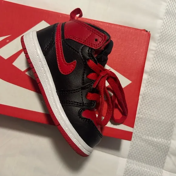 EUC Toddler Jordan Sneakers - Red &amp; Black - 5C