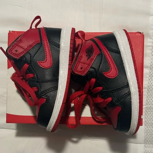 EUC Toddler Jordan Sneakers - Red &amp; Black - 5C