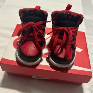 EUC Toddler Jordan Sneakers - Red &amp; Black - 5C