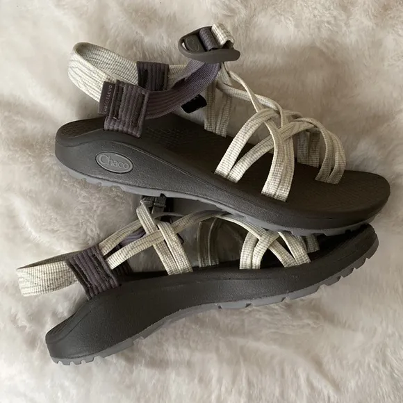 EUC Women’s Chaco Cloud sandals size 7