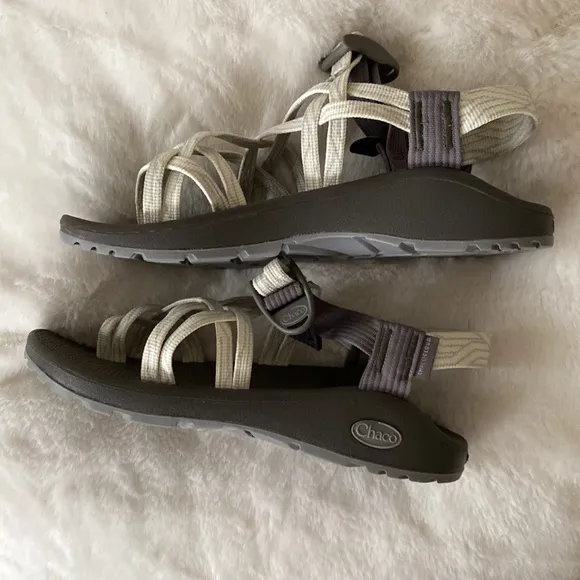 EUC Women’s Chaco Cloud sandals size 7