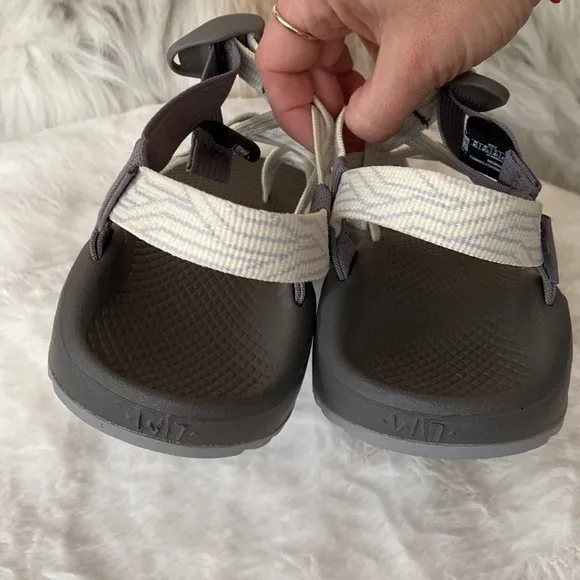 EUC Women’s Chaco Cloud sandals size 7