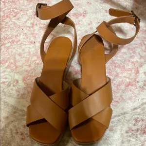 Everlane Women's Tan Sandals size 10