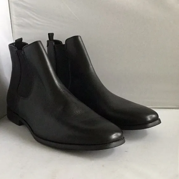 EXPRESS CHUKKA BOOTS.