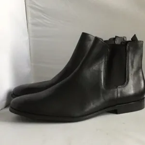 EXPRESS CHUKKA BOOTS.