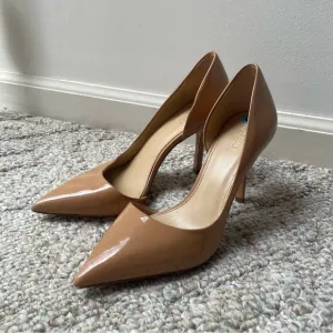 Fabulous MK Tan Heels