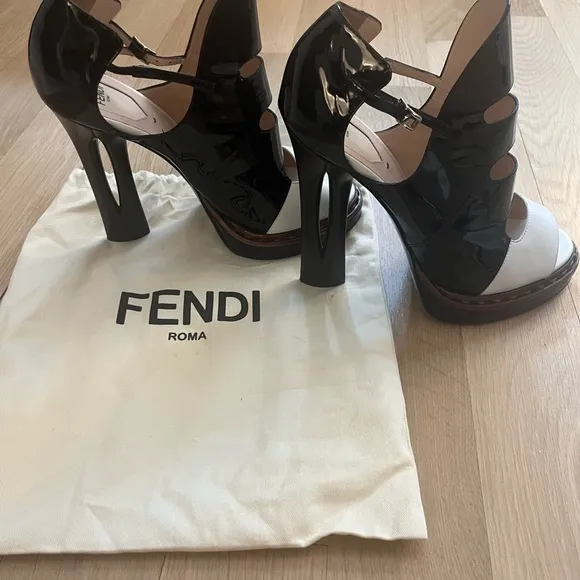✨Fendi Roma Black and White Women's Heels✨