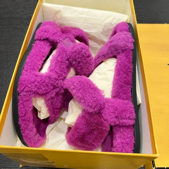 Fendi Shearling FF Fendi Feel Sandals Bouganville