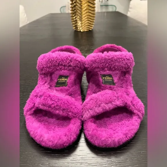 Fendi Shearling FF Fendi Feel Sandals Bouganville