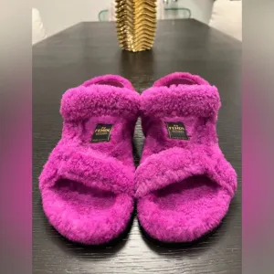 Fendi Shearling FF Fendi Feel Sandals Bouganville